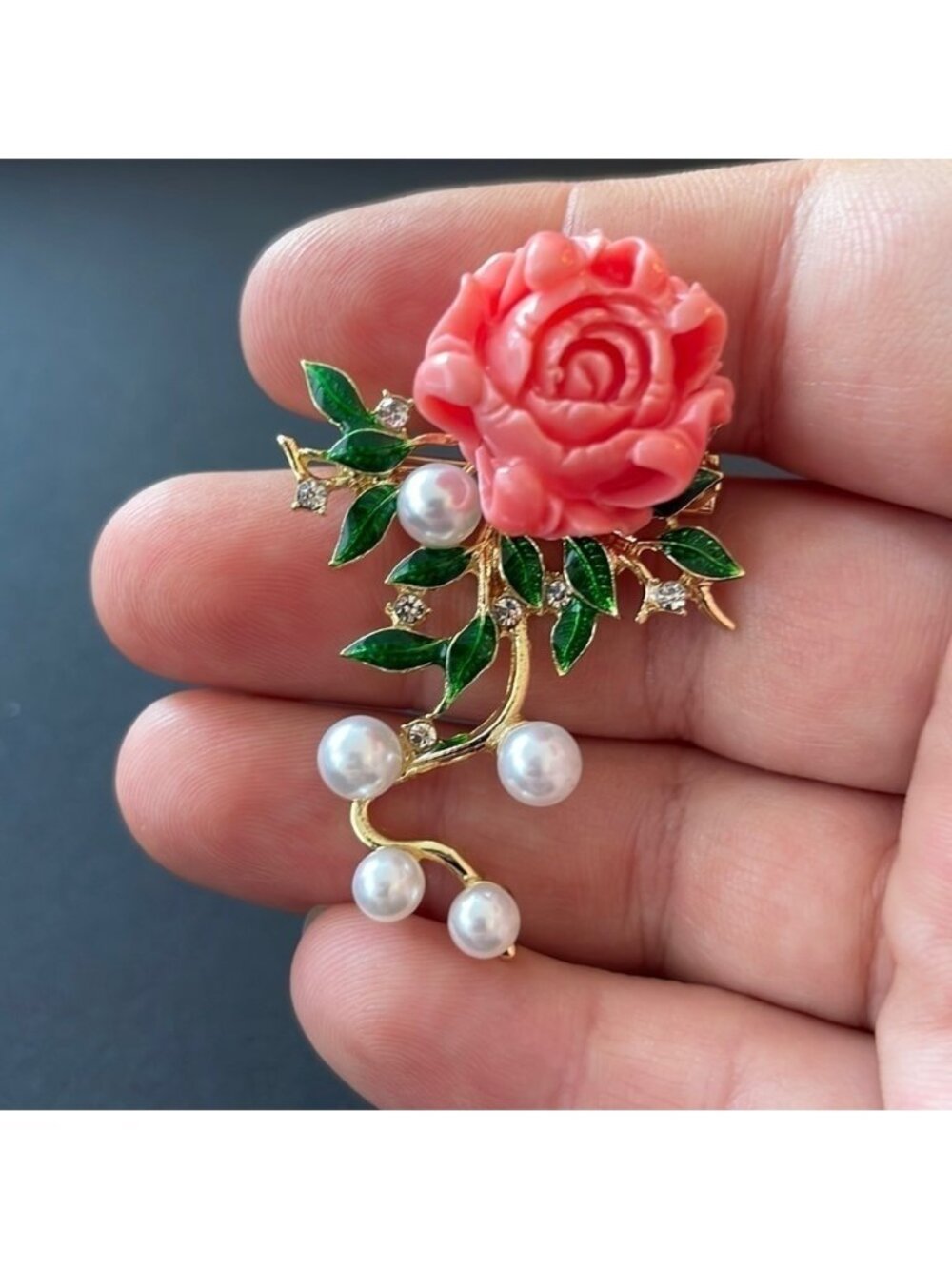 Rose 🌹 brooch with faux pearls